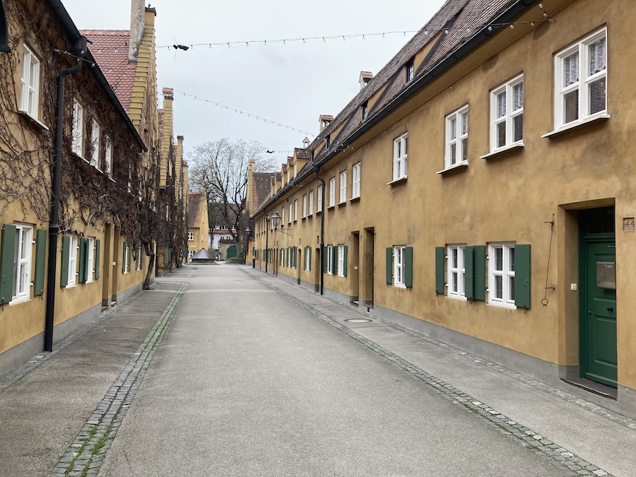 Die Fuggerei, wie sie noch heute in Augsburg besteht.