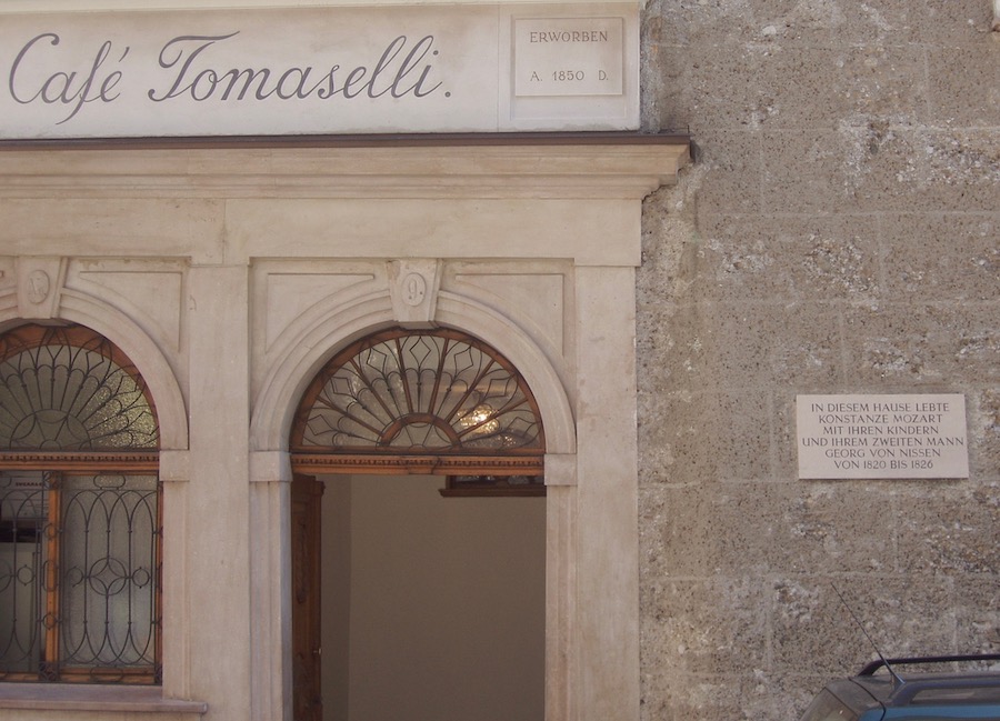 Wohnhaus im Gebäude des Cafés Tomaselli, das auch Mozart besucht hatte