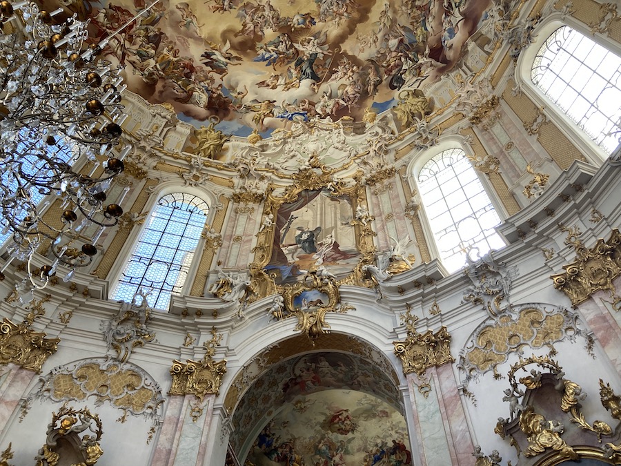Ein kleiner Teil des Innenraums der Ettaler Basilika