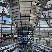 Die Foster-Kuppel im Berliner Reichtsgasgebäude