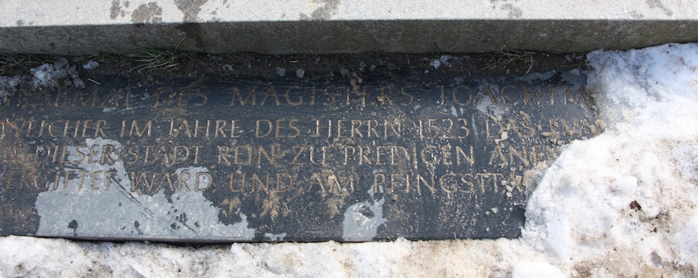 Grabstein Joachim Slüters an der Petrikirche