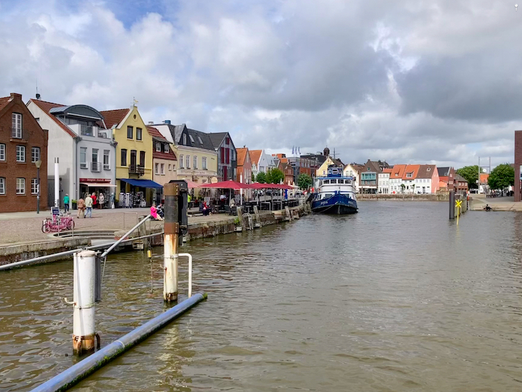Der Husumer Hafen mit genug Wasser