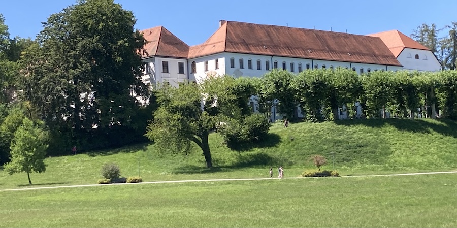 Das Augustinerstift von der Seeseite aus