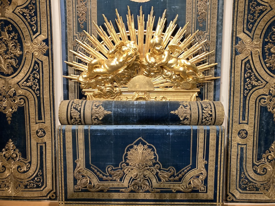 Ludwigs Lieblngsfarben waren blau und gold - das merkt man an jeder Ecke.