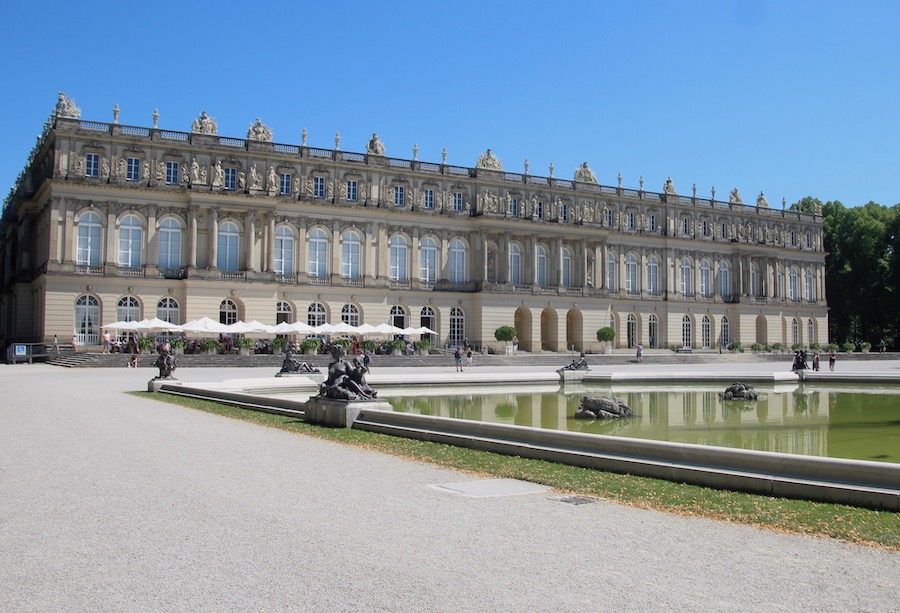 Anders als Versailleshat Herrenchiemsee nur den Mittelflügel - für mehr reichte es nicht.