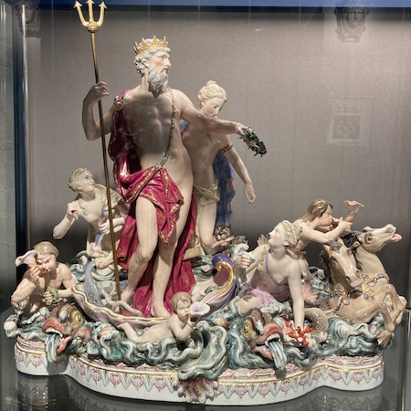 Ein Triton aus feinstem Meißen - aber warum?