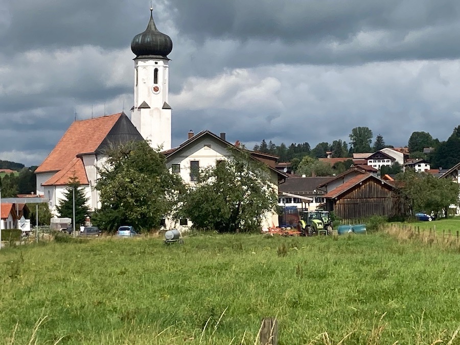 Dorfkirche in Bayerniederhofen