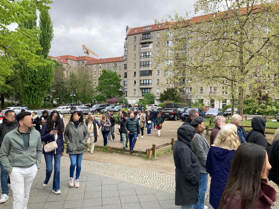 Gelände des ehemaligen Führerbunkers - heute ein Parkplatz