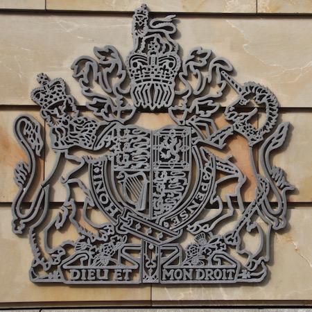 originales Torgitter der alten Britischen Botschaft