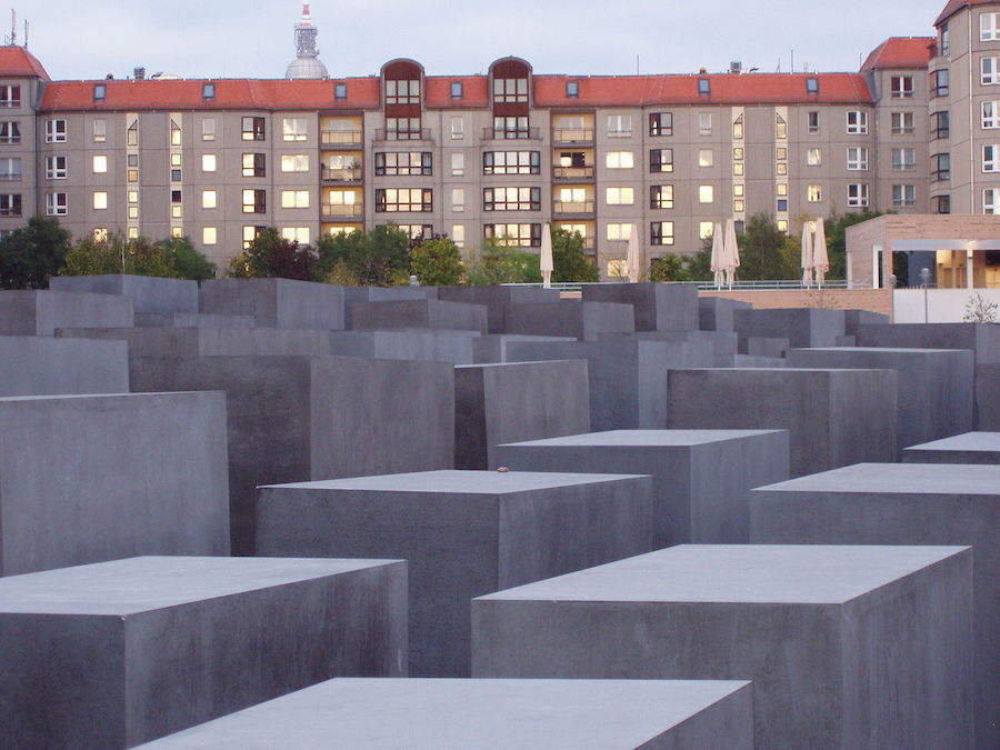 Das Stelenfeld um 2006