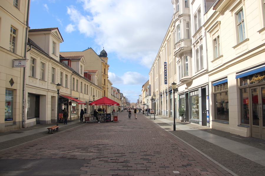 Die Brandenburger Straße ist eine Einkaufsmeile in Potsdam