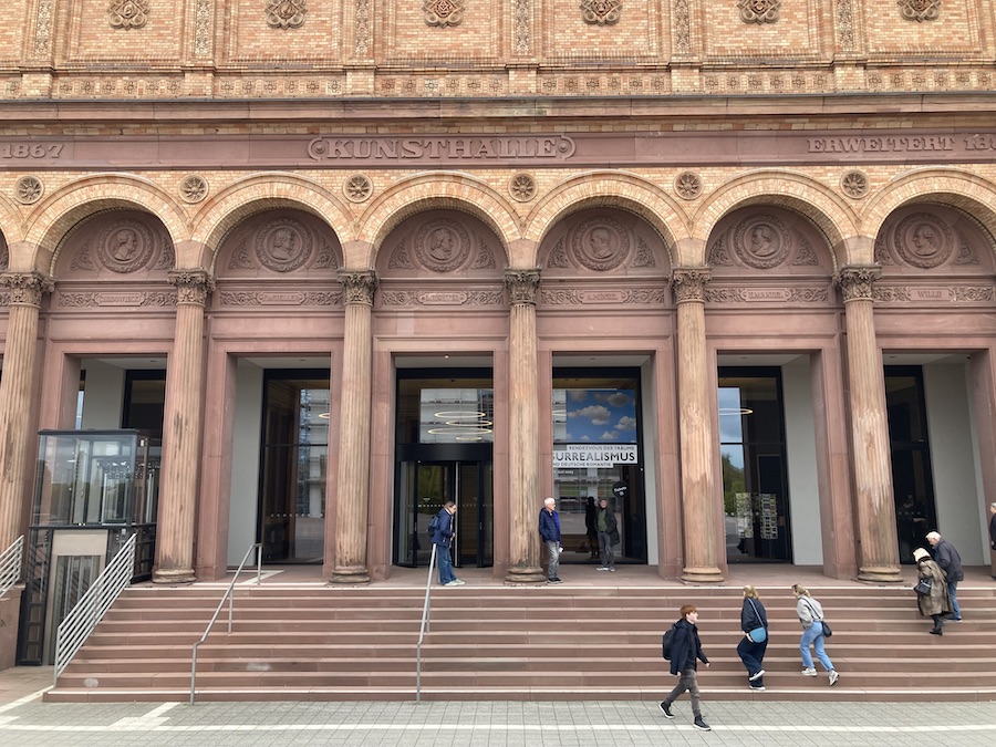 Rückseite des alten Kunstallenbaus vom Neubau aus