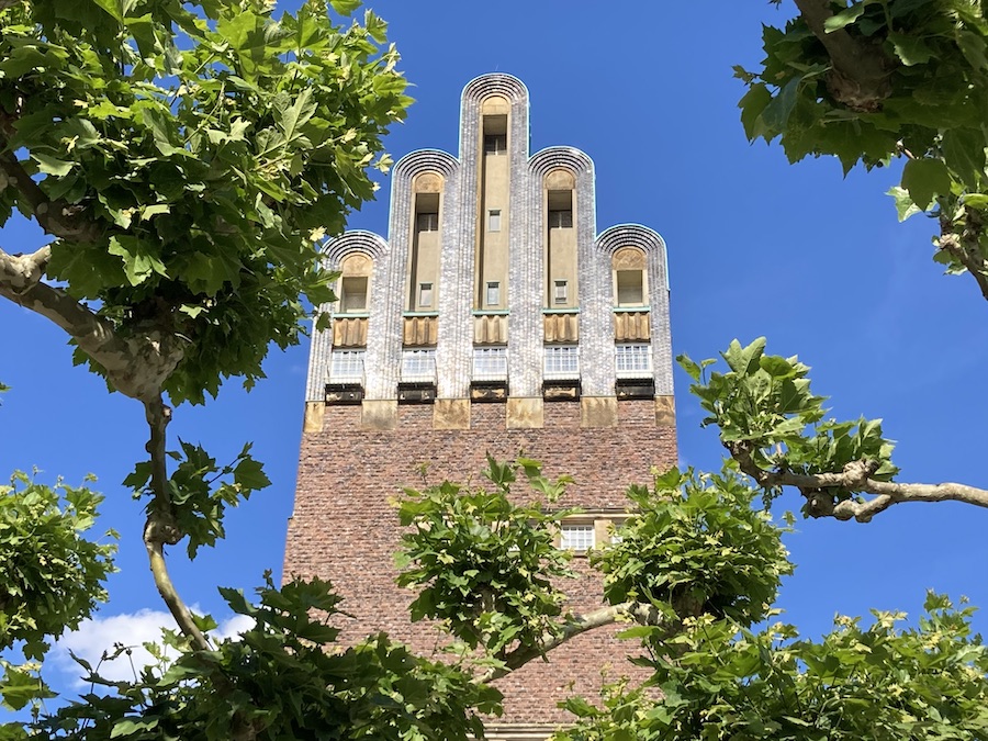Die Spitze des Darmstädter Hochzeitsturms - ein Wahrzeichen der Stadt.