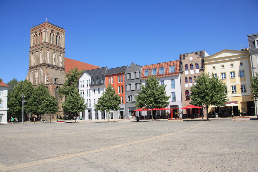 Der Anklamer Marktplatz mit der Nikolaikirche