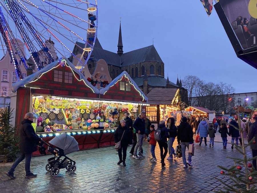 Der Neue Markt mit dem Riesenrad