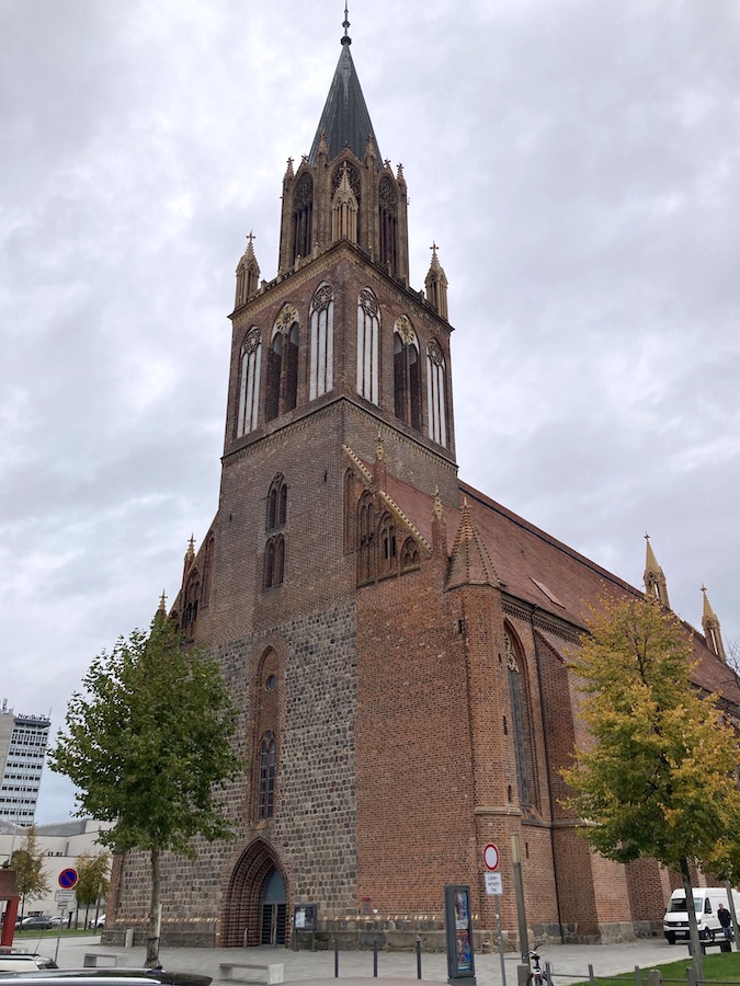 Die Marienkirche wurde mangels Gemeidne zur Konzertkirche, hat aber ihre Glocken neu bekommen.