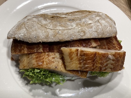 Fischbrötchen mit zentimeterdicken Wels