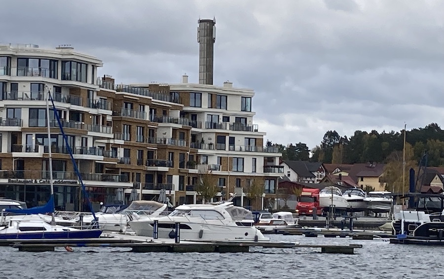 Der Warener Bootshafen bei schlechtem Wetter