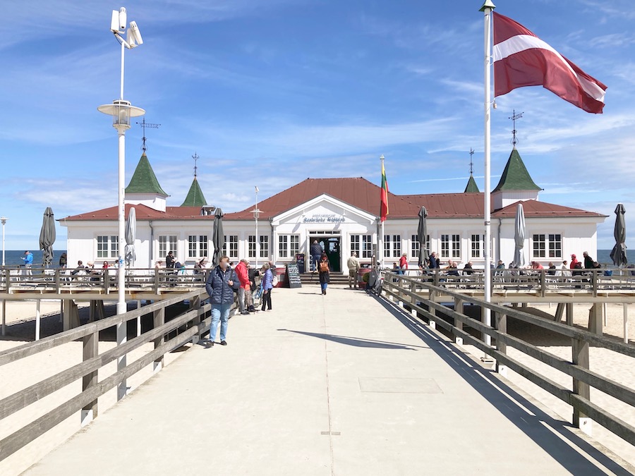 Die Ahlbecker Seebrücke im Mai 2025.