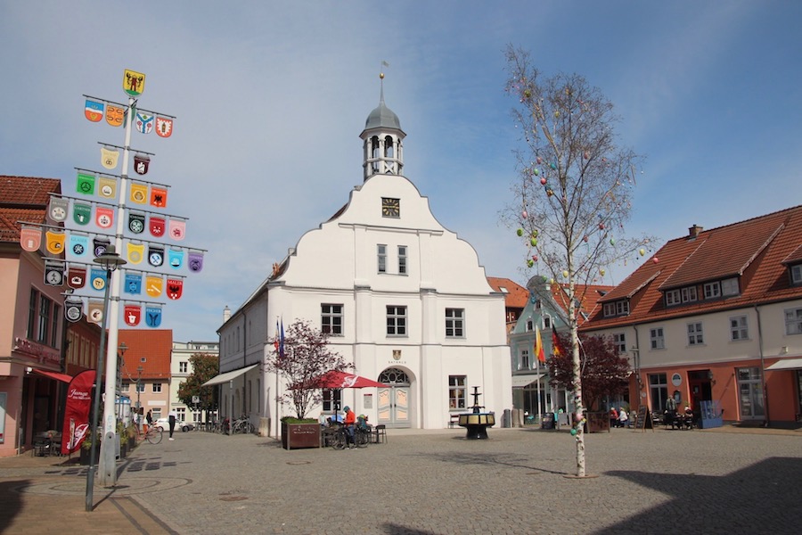 Der Wolgaster Marktplatz am Mittag
