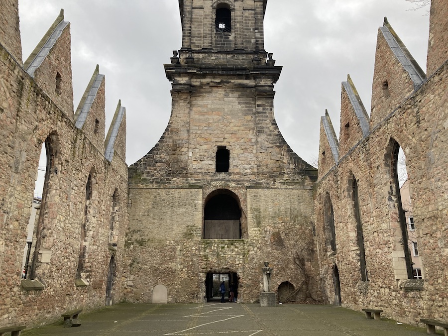 Die Überreste der Aegidienkirche sind heute eine Gedenkstätte