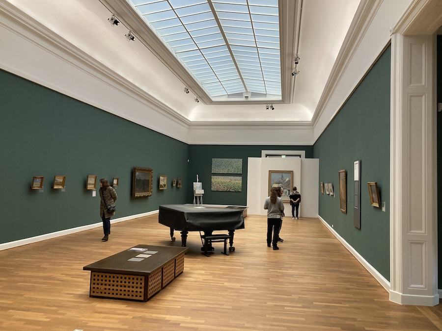 Einer der Ausstellungssäle im Weltenmuseum