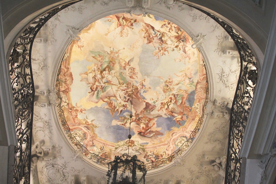 Lange kann man sich den Himmel nicht in natura anschauen - das macht der nacken nicht mit.