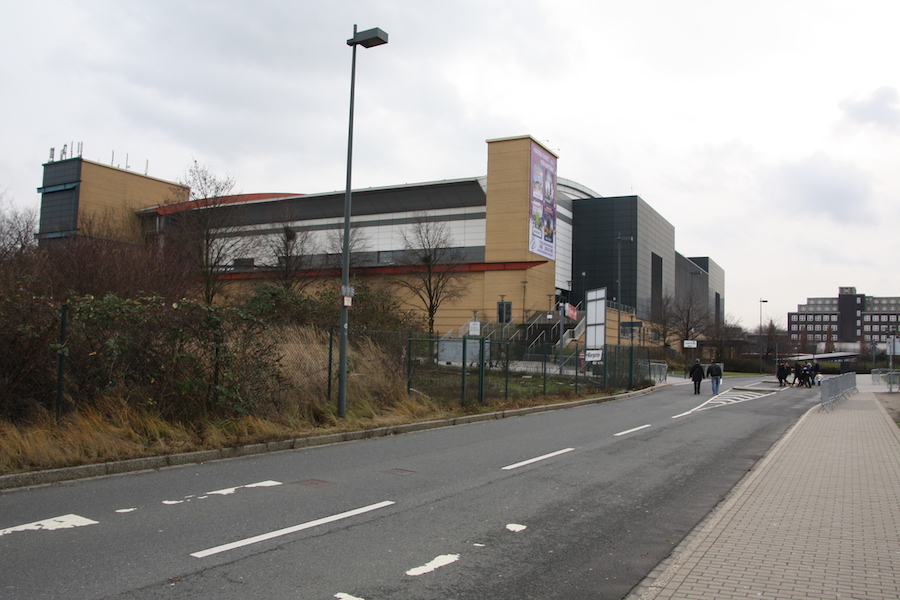 Ein Teil der Oberhausener Arena hinter dem Centro