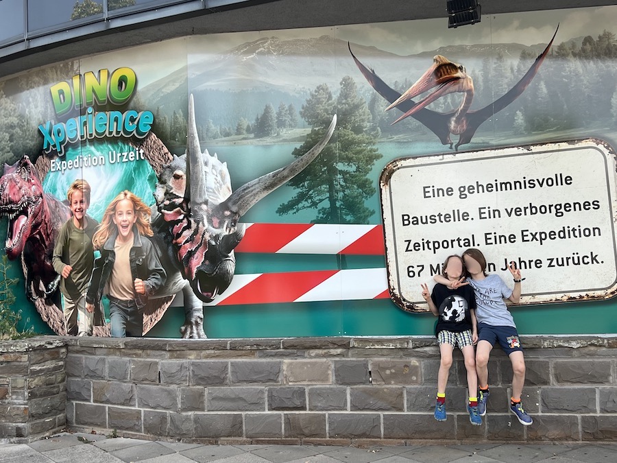 Früher Sealife, heute Dinopark an der Rheinallee 8
