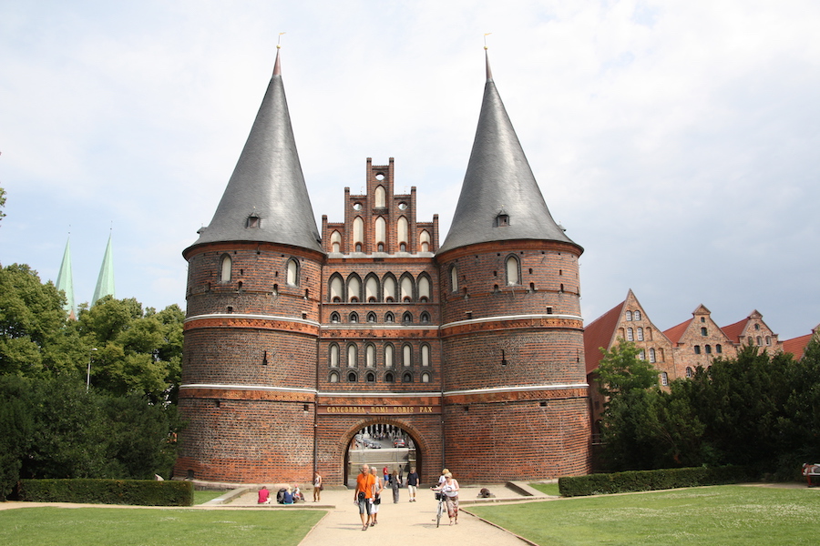 Das Holstenor nach der Restaurierung