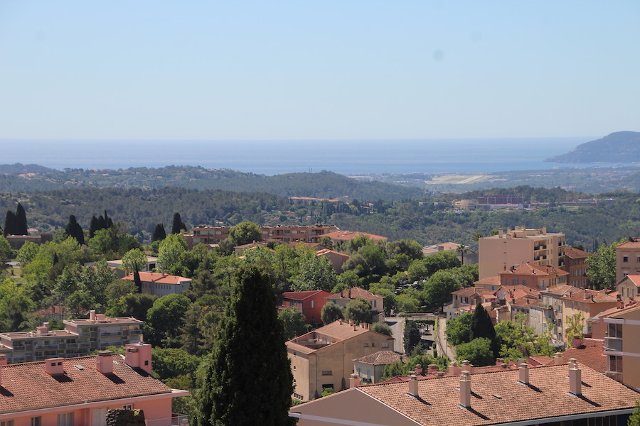 Ausblick von der Terasse unterhalb des Boulevard du Jeu de Ballon