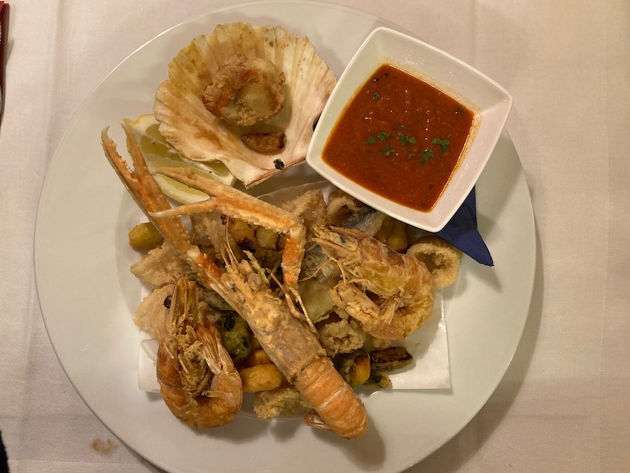 Unten: Fritto Misto im Piccolino  (25,00)