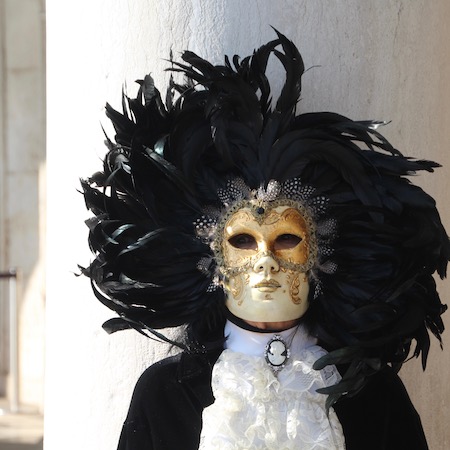 Hier sieht man die Details, weil der Hintergrund weiß ist.