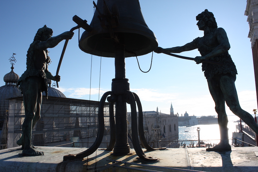 Die Glockenschläger bei der Arbeit