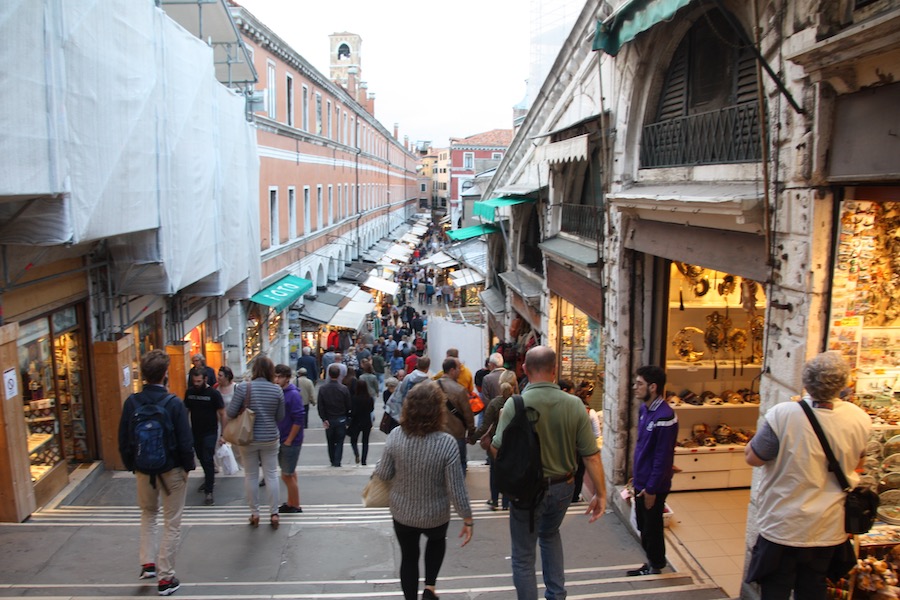 Jahrhunderte altes Erfolgskonzept: Läden auf der Brücke.