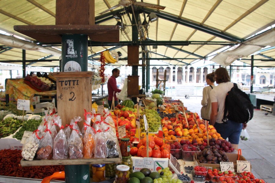 Der Markt an der Rialtobrücke
